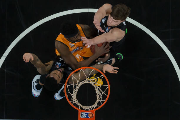 纵观整个比 纵观整个比